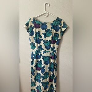 Vintage-Inspired Floral Pleated Midi Dress – Scoop Front,V-Neckline Back Size 6